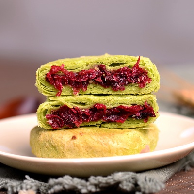 鲜花饼云南特产多口味玫瑰鲜花饼酥饼现烤传统糕点零食面包批发