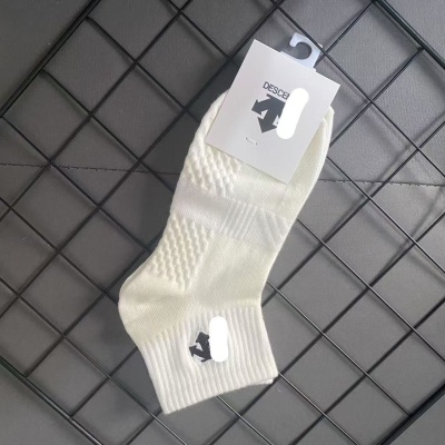 春夏款运动袜刺绣棉袜户外吸汗透气休闲时尚跑步健身潮流中筒袜子